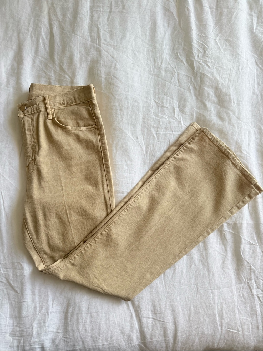 MOTHER The Weekender Flare Jeans – Chalk It Up | Premium Designer Denim - Picture 3 of 7